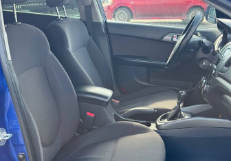 Подержанный автомобиль Kia Cerato Sedan 2010 года (10 фото)