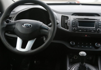 Подержанный автомобиль Kia Sportage 2012 года (14 фото)