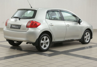 Подержанный автомобиль Toyota Auris Hatchback 2008 года (4 фото)