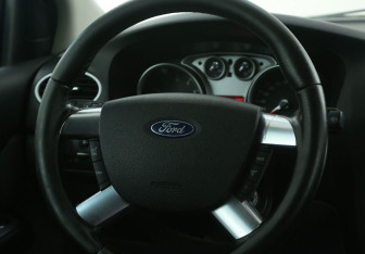 Подержанный автомобиль Ford Focus Hatchback 2008 года (17 фото)