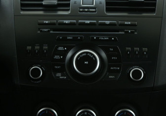 Подержанный автомобиль Mazda 3 Sedan 2012 года (13 фото)