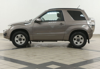 Подержанный автомобиль Suzuki Grand Vitara 2013 года (7 фото)