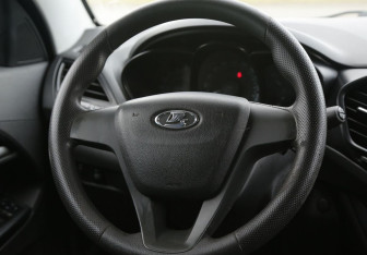 Подержанный автомобиль LADA (ВАЗ) Vesta Sedan 2016 года (16 фото)