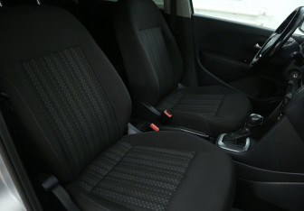 Подержанный автомобиль Volkswagen Polo Sedan 2017 года (10 фото)