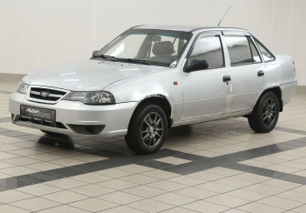 Подержанный автомобиль Daewoo Nexia Sedan 2010 года (8 фото)