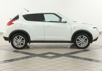 Подержанный автомобиль Nissan Juke 2014 года (5 фото)