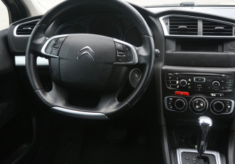 Подержанный автомобиль Citroen C4 Sedan 2015 года (14 фото)