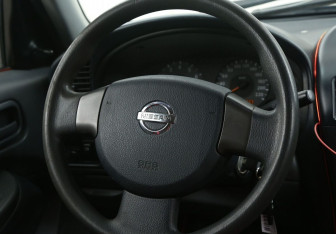 Подержанный автомобиль Nissan Almera Classic 2007 года (16 фото)