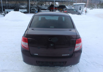 Подержанный автомобиль LADA (ВАЗ) Granta Sedan 2013 года (6 фото)
