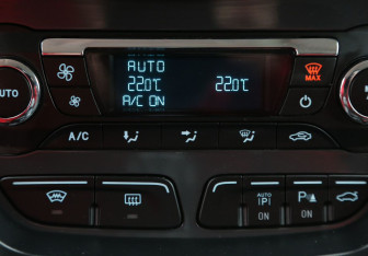 Подержанный автомобиль Ford Kuga 2014 года (18 фото)