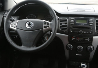 Подержанный автомобиль SsangYong Actyon 2011 года (14 фото)