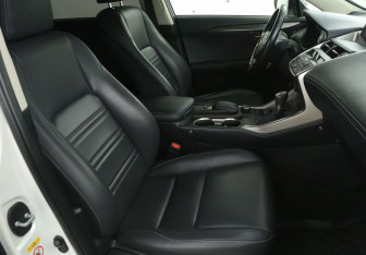 Подержанный автомобиль Lexus NX 2017 года (10 фото)