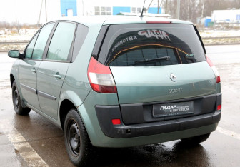 Подержанный автомобиль Renault Scenic 2006 года (4 фото)