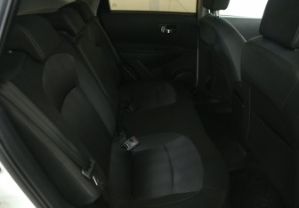 Подержанный автомобиль Nissan Qashqai 2012 года (11 фото)