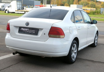 Подержанный автомобиль Volkswagen Polo Sedan 2012 года (6 фото)