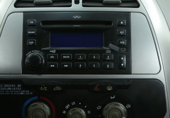 Подержанный автомобиль Chery Tiggo (T11) 2012 года (13 фото)