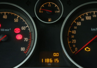 Подержанный автомобиль Opel Astra Hatchback 2008 года (18 фото)