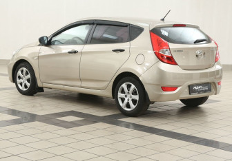 Подержанный автомобиль Hyundai Solaris Hatchback 2011 года (2 фото)
