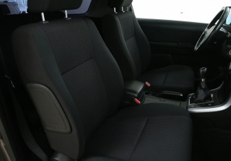 Подержанный автомобиль Suzuki Grand Vitara 2013 года (10 фото)