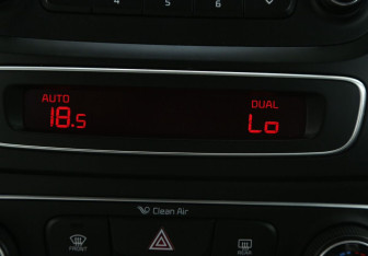 Подержанный автомобиль Kia Sorento 2013 года (16 фото)