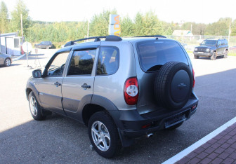 Подержанный автомобиль Chevrolet Niva 2014 года (5 фото)