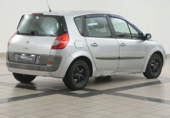 Подержанный автомобиль Renault Scenic 2008 года (4 фото)