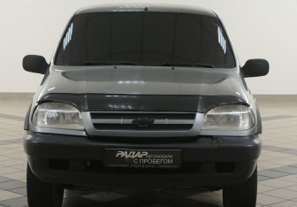 Подержанный автомобиль Chevrolet Niva 2004 года (6 фото)