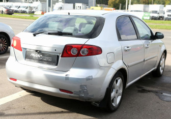 Подержанный автомобиль Chevrolet Lacetti Hatchback 2006 года (6 фото)