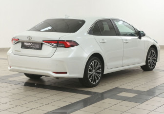Подержанный автомобиль Toyota Corolla Sedan 2019 года (4 фото)