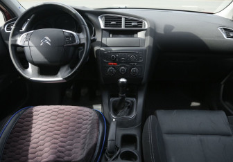 Подержанный автомобиль Citroen C4 Hatchback 2011 года (12 фото)