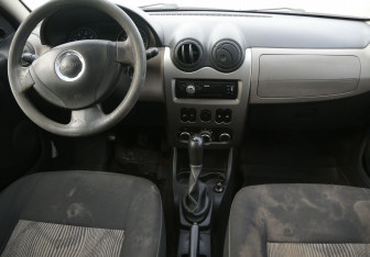 Подержанный автомобиль Dacia Sandero 2009 года (12 фото)