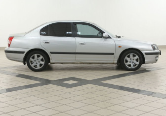 Подержанный автомобиль Hyundai Elantra Sedan 2004 года (5 фото)