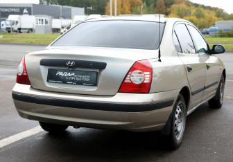 Подержанный автомобиль Hyundai Elantra Sedan 2006 года (6 фото)