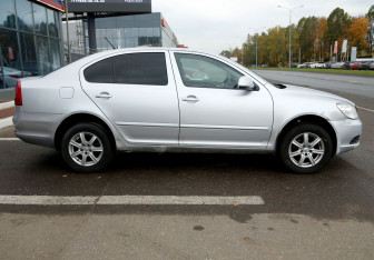Подержанный автомобиль Skoda Octavia Liftback 2011 года (8 фото)