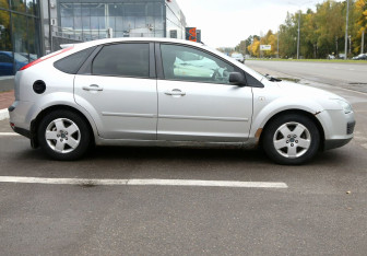 Подержанный автомобиль Ford Focus Hatchback 2006 года (7 фото)