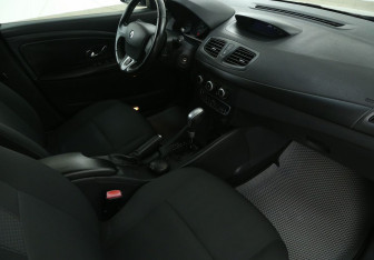 Подержанный автомобиль Renault Fluence 2012 года (9 фото)