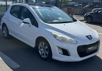 Подержанный автомобиль Peugeot 308 Hatchback 2011 года (1 фото)