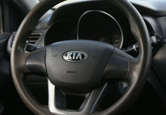 Подержанный автомобиль Kia Rio Sedan 2013 года (16 фото)