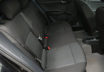 Подержанный автомобиль Skoda Rapid Liftback 2018 года (11 фото)