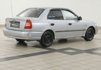 Подержанный автомобиль Hyundai Accent Sedan 2004 года (4 фото)