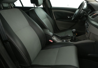Подержанный автомобиль Renault Megane Hatchback 2010 года (10 фото)