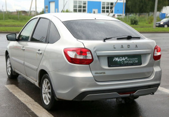 Подержанный автомобиль LADA (ВАЗ) Granta Hatchback 2018 года (4 фото)