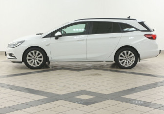 Подержанный автомобиль Opel Astra Wagon 2018 года (7 фото)