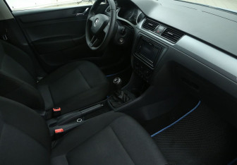 Подержанный автомобиль Skoda Rapid Liftback 2017 года (9 фото)