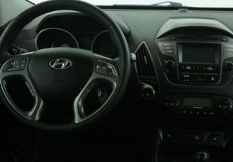Подержанный автомобиль Hyundai ix35 2014 года (14 фото)
