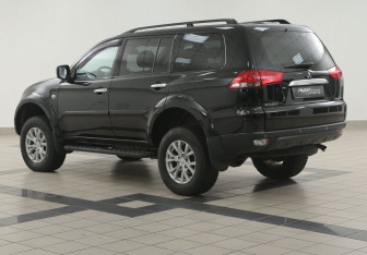 Подержанный автомобиль Mitsubishi Pajero Sport 2014 года (2 фото)