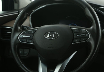 Подержанный автомобиль Hyundai Santa Fe 2019 года (18 фото)