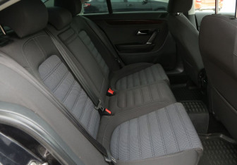 Подержанный автомобиль Volkswagen Passat CC 2011 года (11 фото)