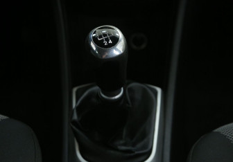 Подержанный автомобиль Hyundai Solaris Hatchback 2011 года (15 фото)