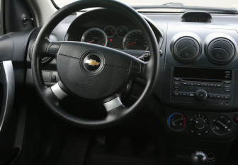 Подержанный автомобиль Chevrolet Aveo Hatchback 2011 года (14 фото)